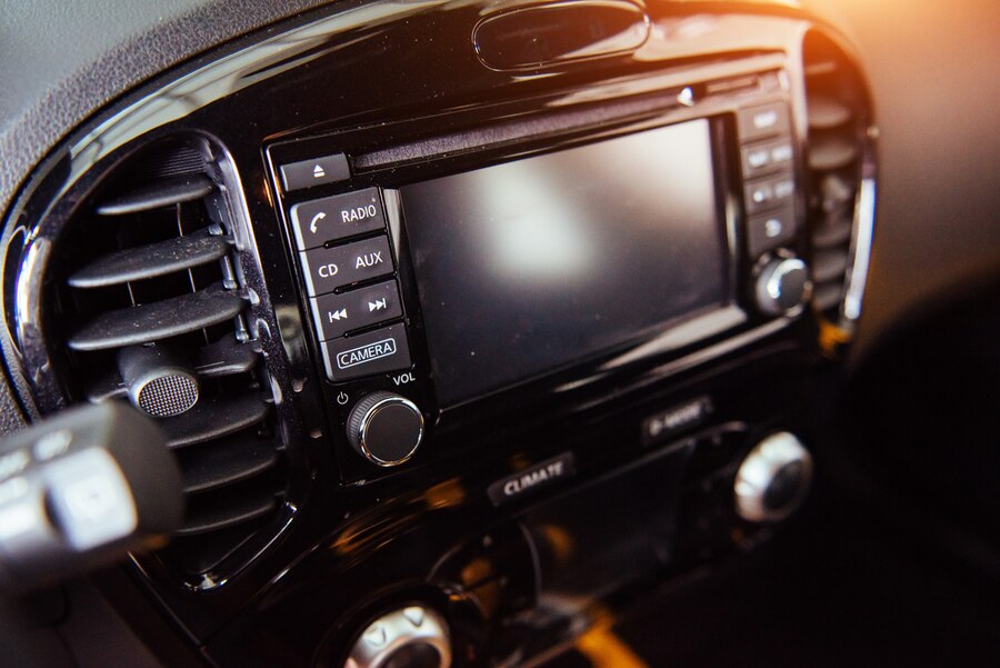 Stereos - Stereos With Fitting Kits